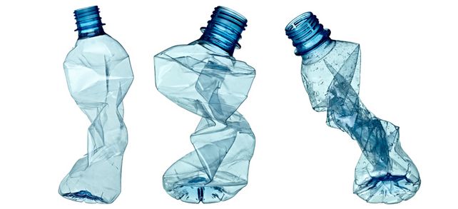Eine Umweltsünde? Umweltpolitikern ist nicht nur die Plastikflasche ein Dorn im Auge.