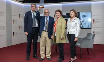 Garri Kasparow erhält den "Freiheitspreis der Medien" beim Ludwig-Erhard-Gipfel.