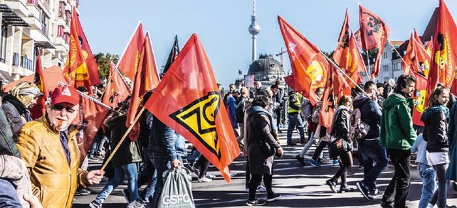 Wo die roten Fahnen wehen: Im Arbeitskampf schicken die Gewerkschaften ihre Mitglieder gerne mal auf die Straße.