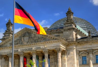 Änderungen im Eiltempo: Der Bundestag passt viele Gesetze und Regelungen an, um der Wirtschaft durch die Corona-Krise zu helfen.