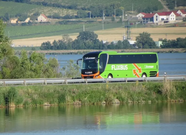Die Züge und Busse von Flixbus sollen beim 49-Euro-Ticket nach aktuellem Stand nicht berücksichtigt werden. 