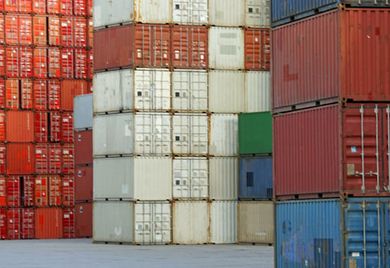 Beliebt in der Welt: Container warten an Deutschlands größtem Hafen in Hamburg auf ihr Schiff.