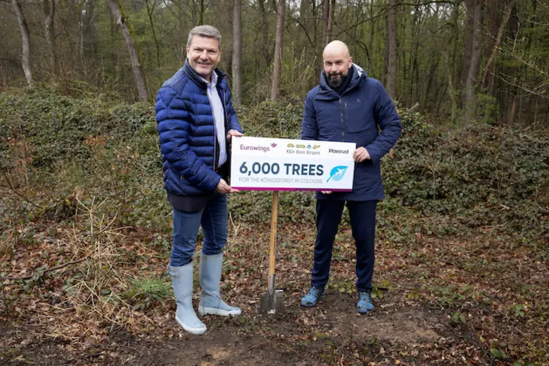 Eurowings und Flughafen Köln/Bonn pflanzen gemeinsam 6.000 Bäume im Königsforst