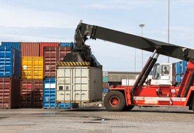 Die Container für Kunden in Schwellenländern sind nicht mehr so voll beladen. Wegen knapper Handelsfinanzierungen bleiben die Bestellungen oft aus.