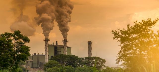 Dicke Luft: China leidet unter der selbst erzeugten Verschmutzung. Mit strikten Umweltschutzauflagen und finanzkräftigen Förderprogrammen versucht die Regierung, die Industrie zu "säubern".