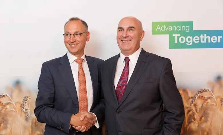 Bayer-Chef Werner Baumann und Monsanto-Boss Hugh Grant besiegeln den teuersten Zukauf einer deutschen Firma im Ausland.