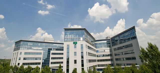 Sage Software: Blauer Himmel über dem Frankfurter-Firmensitz. Auch das zurückliegende Geschäftsjahr gibt Anlass zu Optimismus